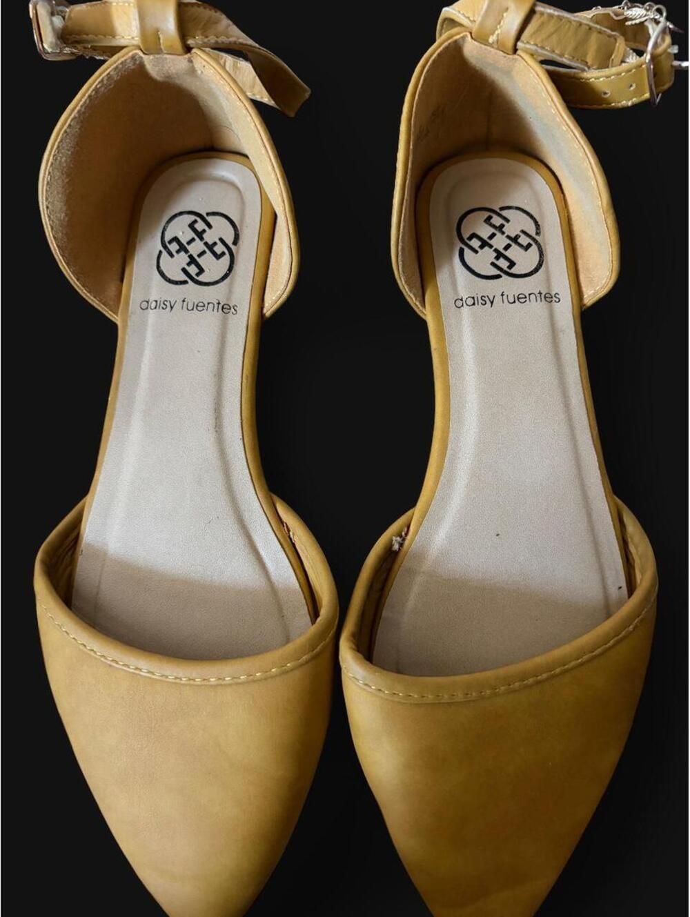 Daisy Fuentes Ballet Pointe Shoes ā Butter Yellow